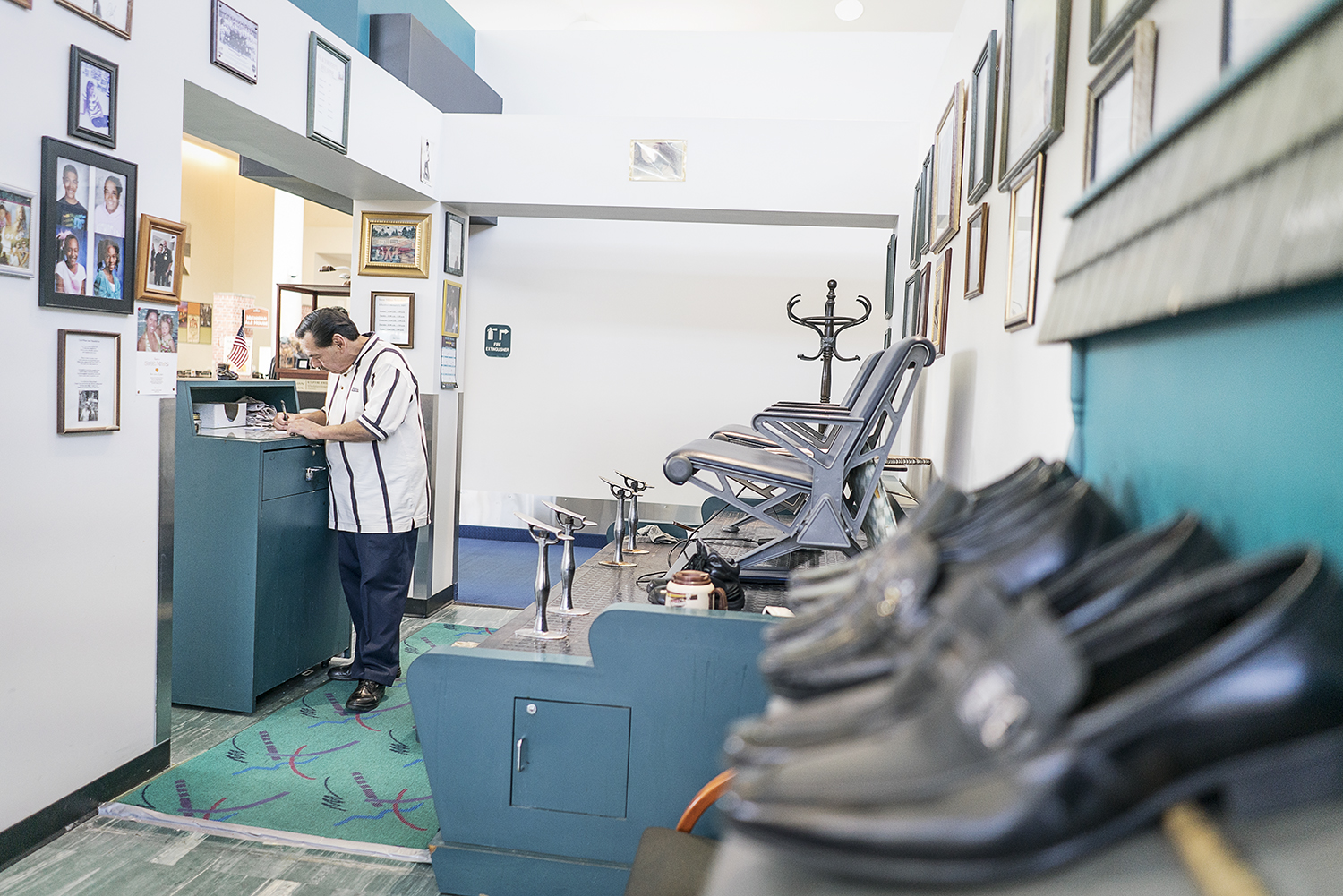 Flint, MI - Friday, January 26, 2018: Mt. Morris resident Joe Garza, 69, fills out parking validation cards for anticipated clients at the shoe shine stand at Bishop International Airport.