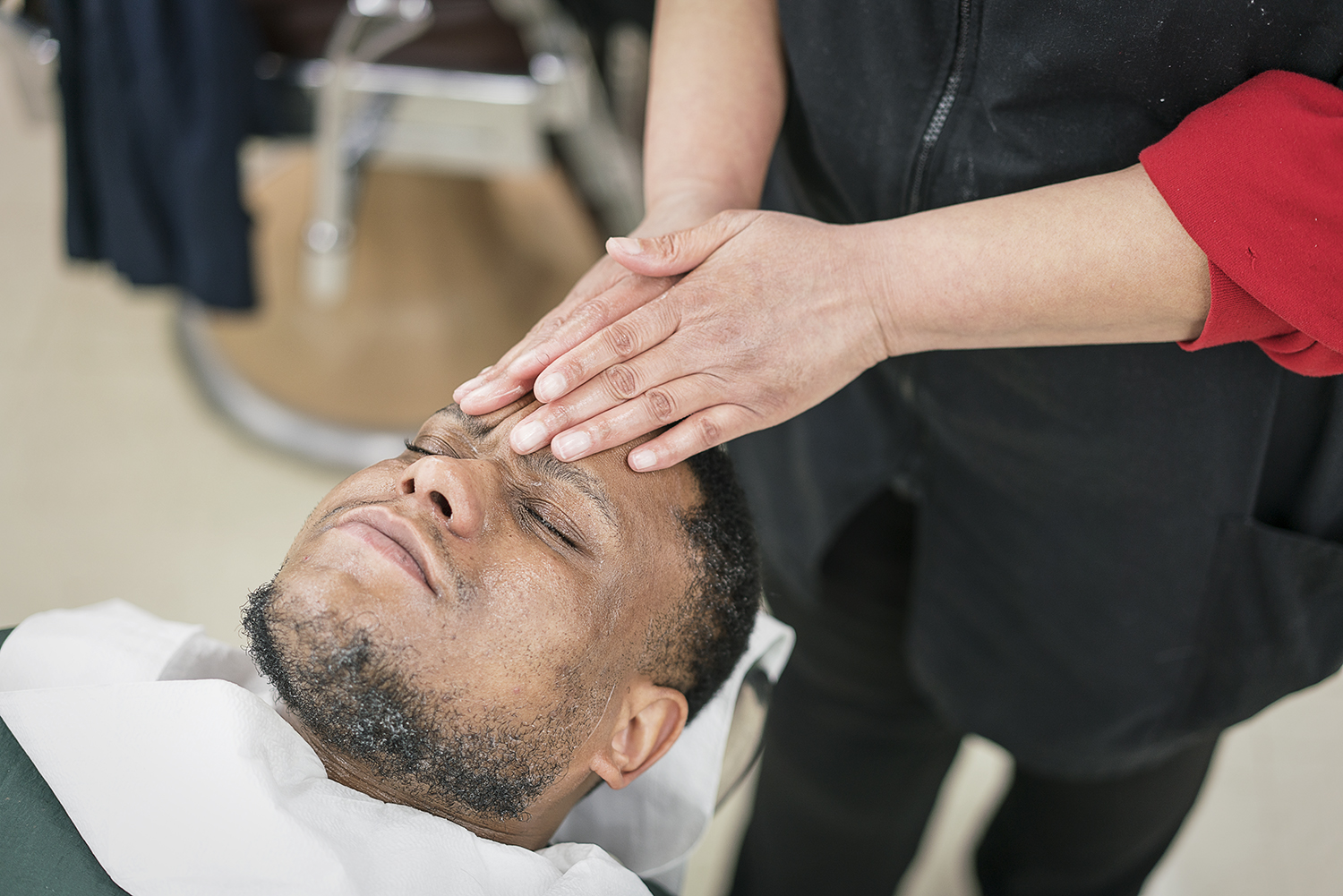 Flint, MI - Tuesday, February 6, 2018: Terry Knapp Sr., 36, from Flint, receives a facial during the slow hours of the day when students are allowed to practice services on other students at the Flint Institute of Barbering.