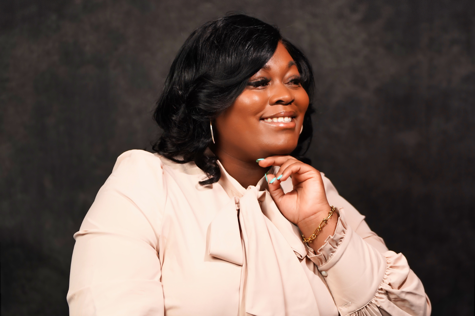 Alexis Neal, founder of Vibin Through My Trauma LLC, is utilizing her platform to uplift and empower women through their mental health journey.