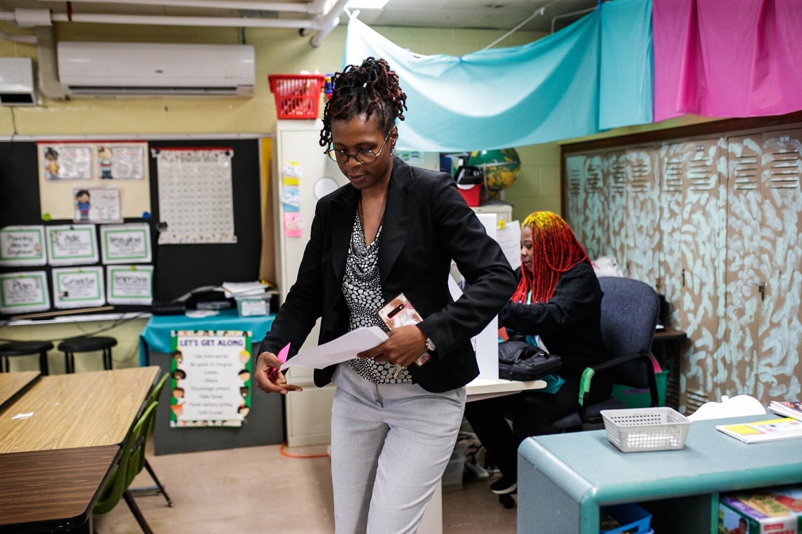 Principal Shalonda Byas walks through classrooms and greets students and teachers on Thursday, Aug. 18, 2022, at Brownell STEM Academy. 