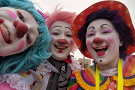 The Draeger sisters, all current or former MCC clowns, performed together for the first time in the Detroit Thanksgiving Day parade.