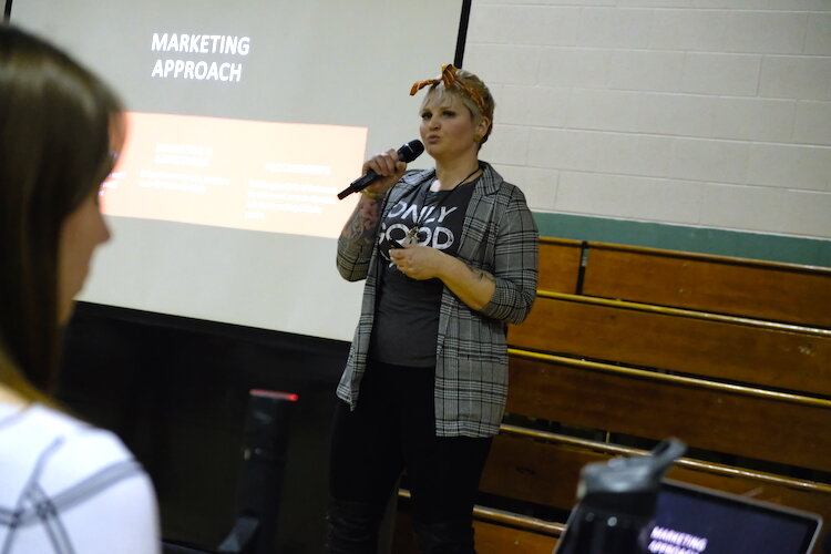 Sarah Sellers pitches her natural body care pitch to judges at the Pitch for $K event.