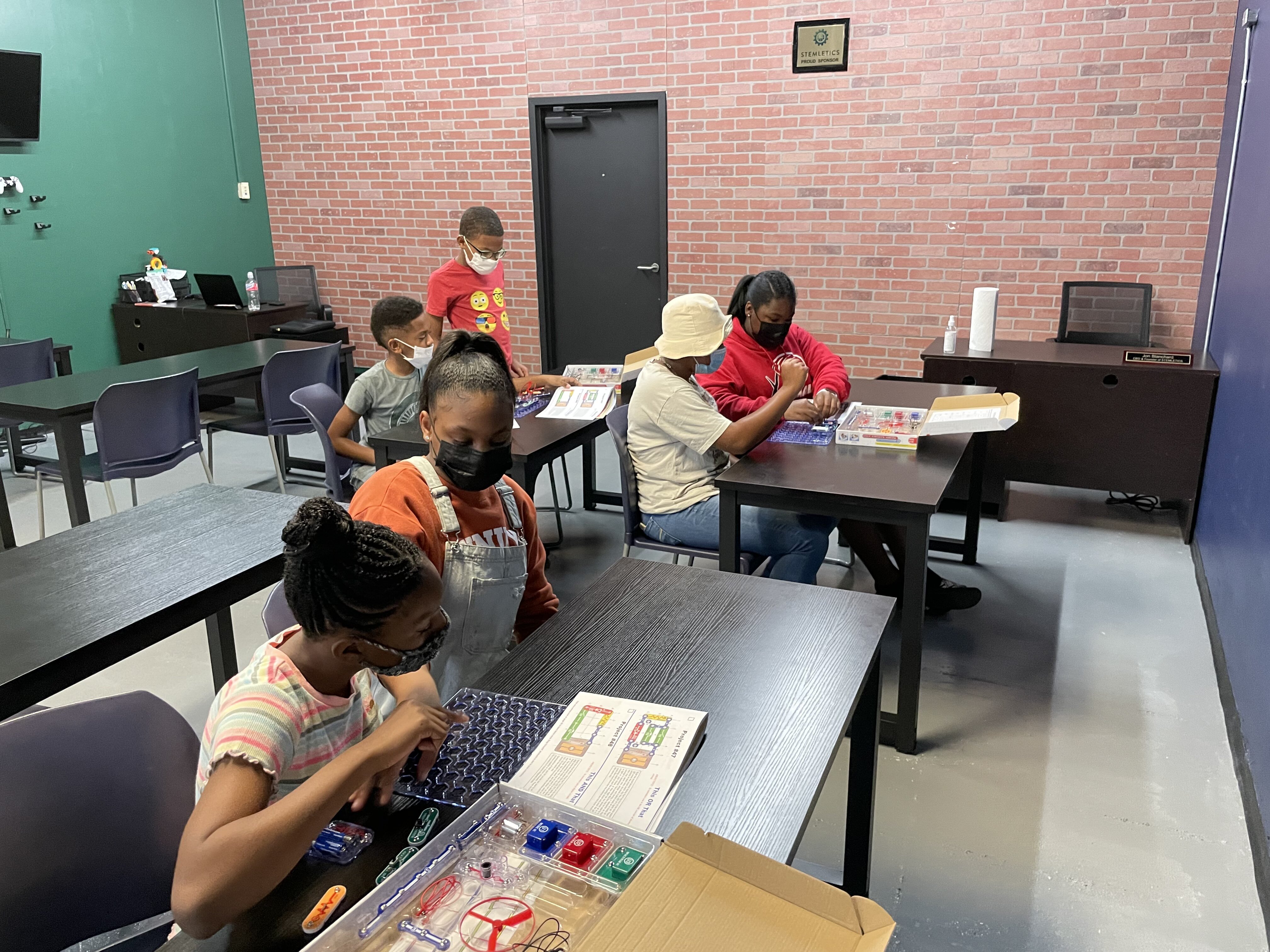The facility encourages the youth to work together while learning together.