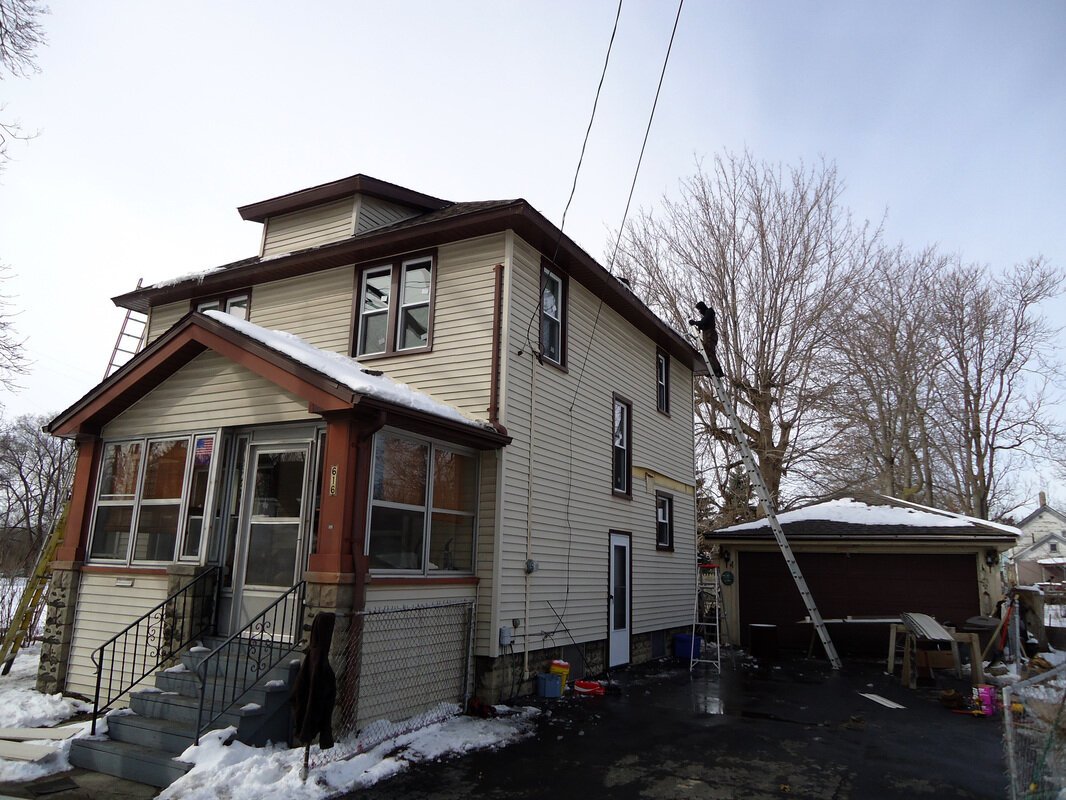 A Mott Foundation grant will help Genesee County Habitat for Humanity provide home repairs for Flint seniors.