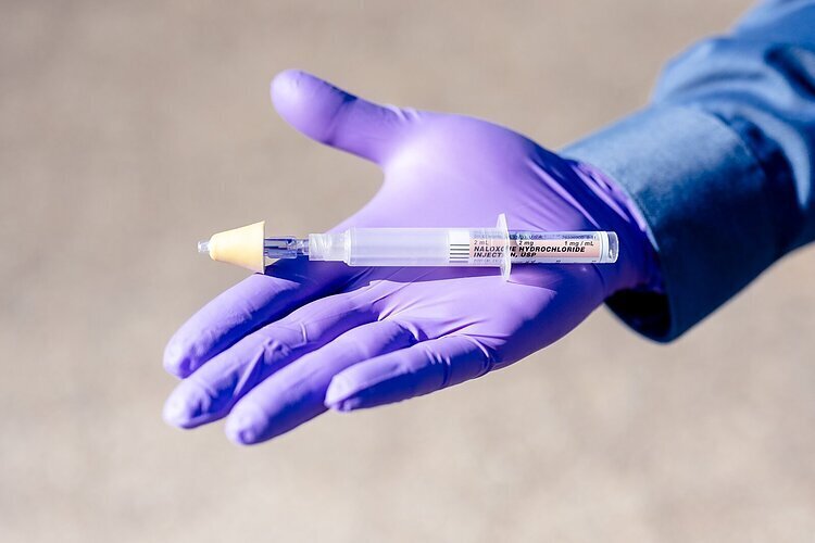 A syringe of naloxone.