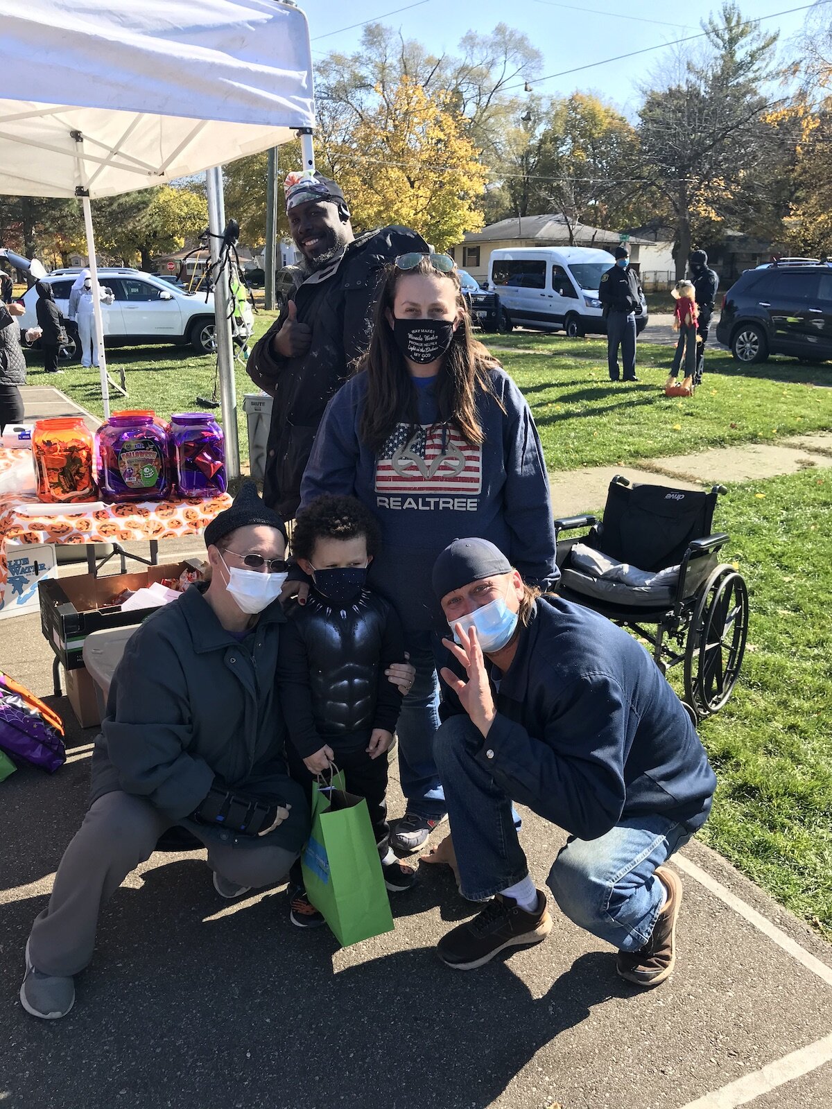 The Sarvis Park Neighborhood Association hosted a Halloween costume parade and candy hunt. 