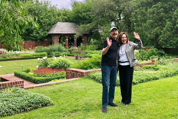 'Under the Radar' host Tom Daldin visits with Ruth Mott Foundation President Raquel Thueme at Applewood.