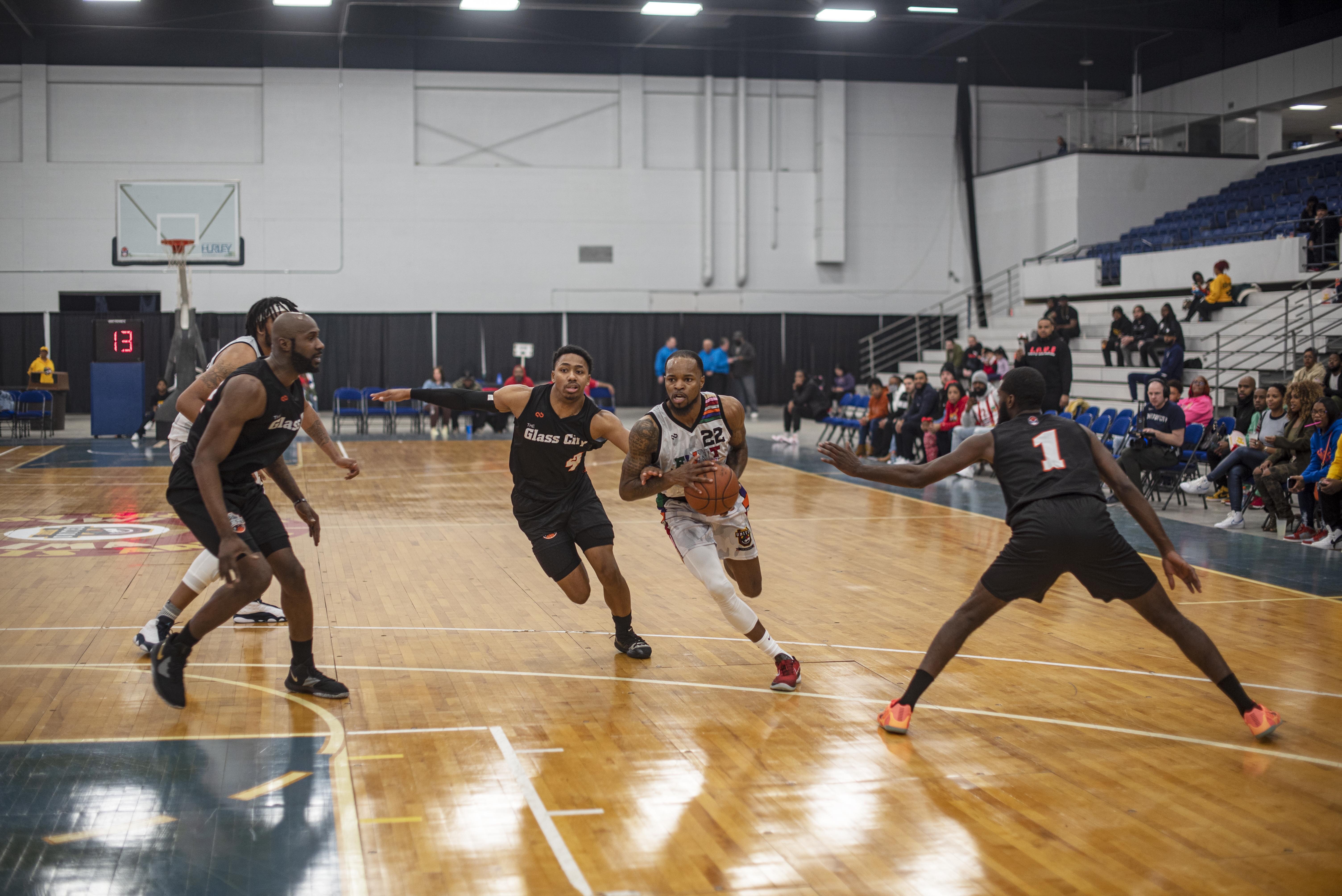 Keenan Coleman races down the court as three Toledo Glass City BC defenders struggle to get in his way.
